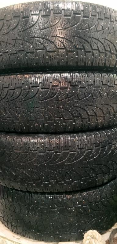 Продам комплект зимней резины PIRELLI winter 255/55/r18
Шипы повылетали, возможно для езды летом. - Новотроицк