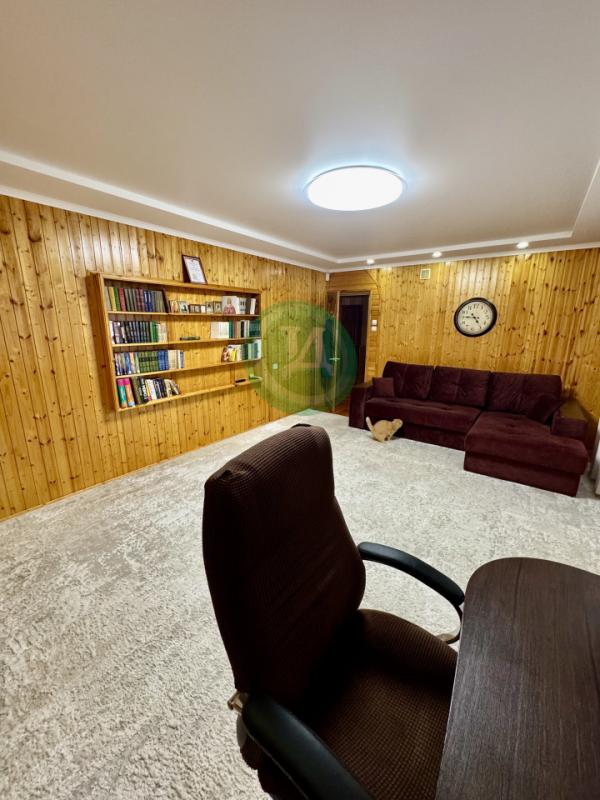 Предлагаем вашему вниманию уютный светлый 2-х этажный дом с подвалом на участке 13 соток, расположен - Орск