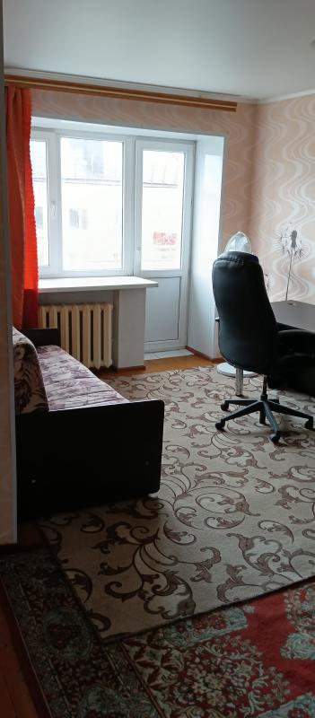 Сдаётся 1 комнатная квартира на длительный срок 
Магазины , школы , детский сад в шаговой доступност - 