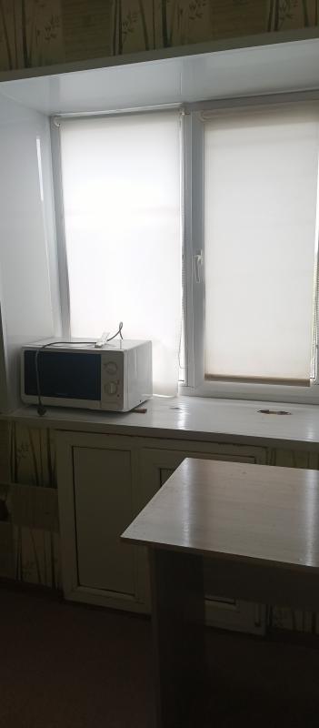 Сдаётся 1 комнатная квартира на длительный срок 
Магазины , школы , детский сад в шаговой доступност - 