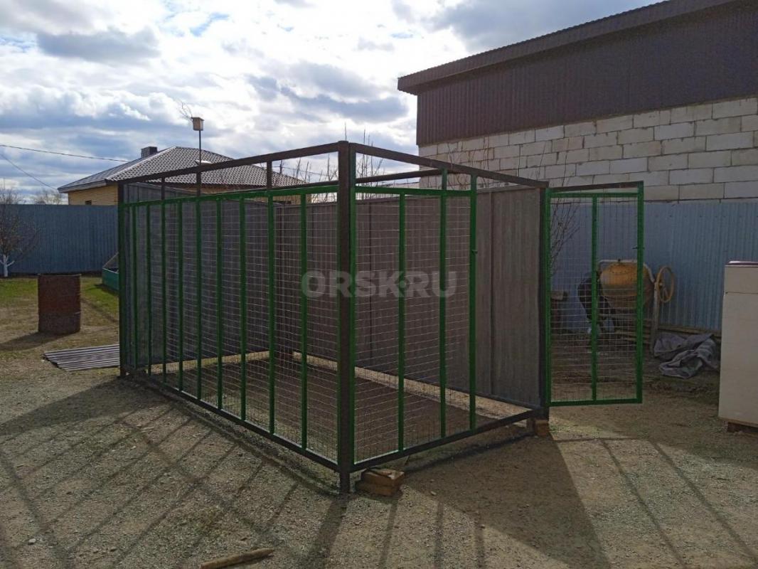 продам вольер для собак в отличном состоянии 
полностью разборный 
длина 4 метра
шир 2 метра 
вы - Орск