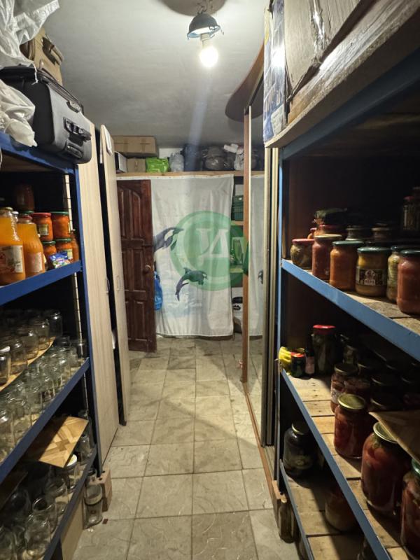 Предлагаем вашему вниманию уютный светлый 2-х этажный дом с подвалом на участке 13 соток, расположен - Орск