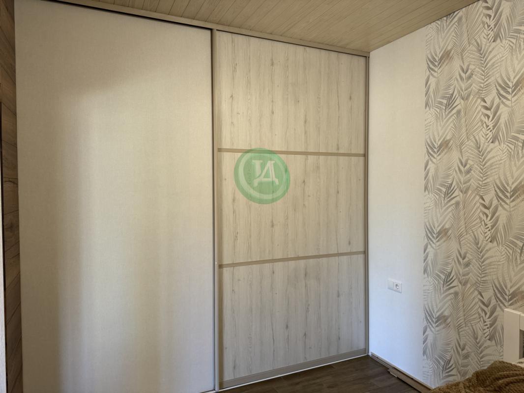 Продается ухоженный участок с газоном 6,5 соток с домом, предназначенным для летнего проживания. - Экспресс