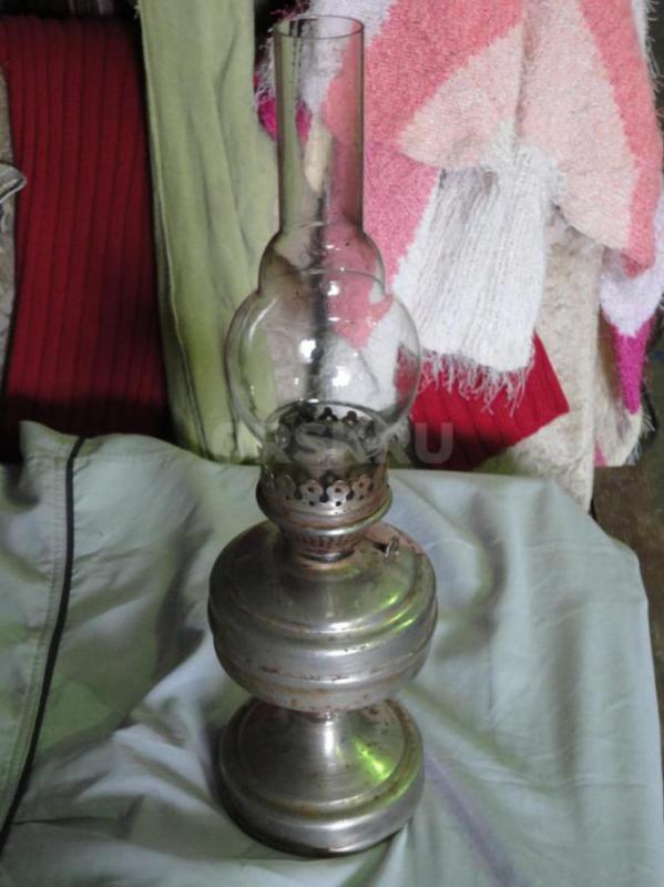 Прялки деревянные ручные для декора колеса крутятся 2000ршт,лампа керосинка 1000р все в хорошем сост - Орск