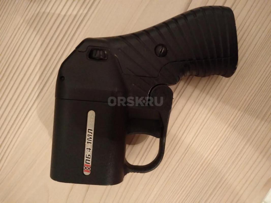 Продам травматический пистолет оса 18х45 с лазерным прицелом 2  кобуры нательная и на пояс. - Орск