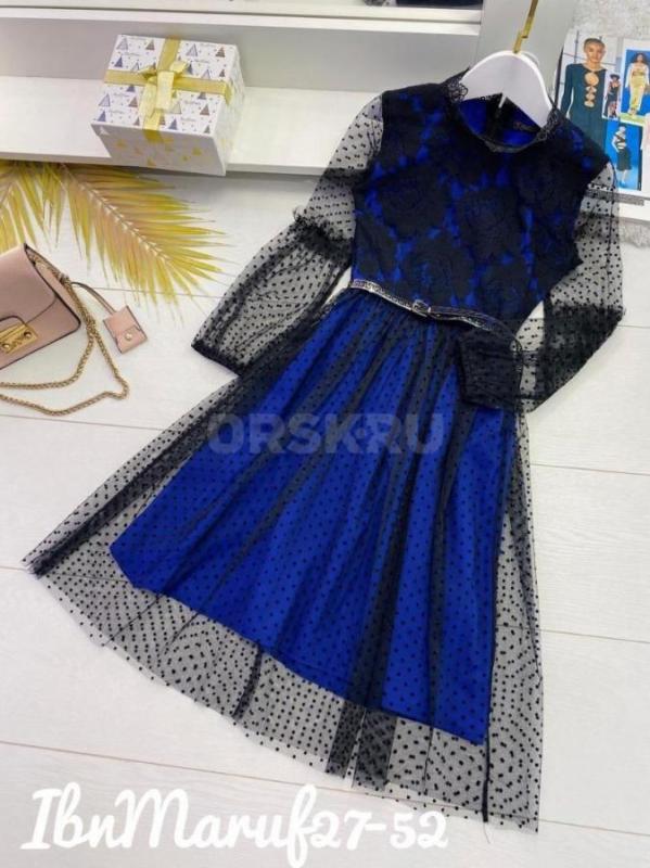 Спортивные костюмы, на штанах по краям белые лампасы р.40-42 по 800 руб. , платья р.42 по 800 руб. , - Орск