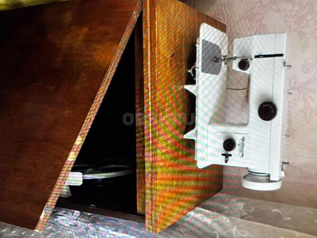 Продам электрическую ножную(педаль) швейную машину б/у,требует настройки - Орск