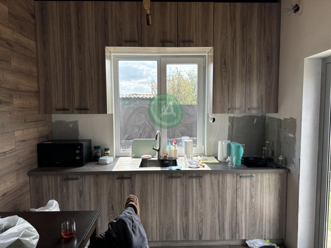 Продается ухоженный участок с газоном 6,5 соток с домом, предназначенным для летнего проживания. - Экспресс