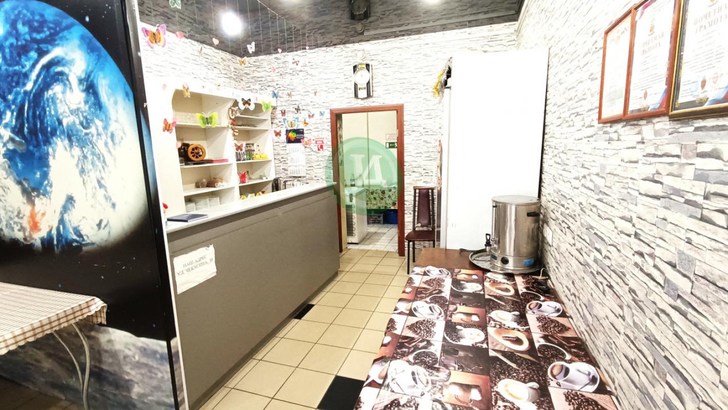 Продам нежилое помещение в котором расположен банкетные залы &laquo;Товиус&raquo;, город Орс - Орск