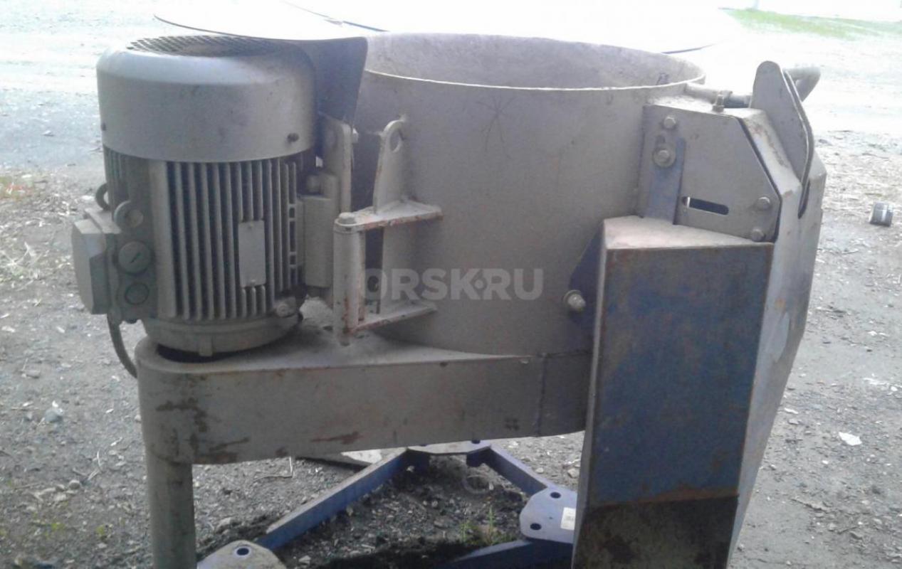 вертикальную бетономешалку (принудительного типа), 380 вольт, небольшая, почти новая.
сама ёмкость - Орск