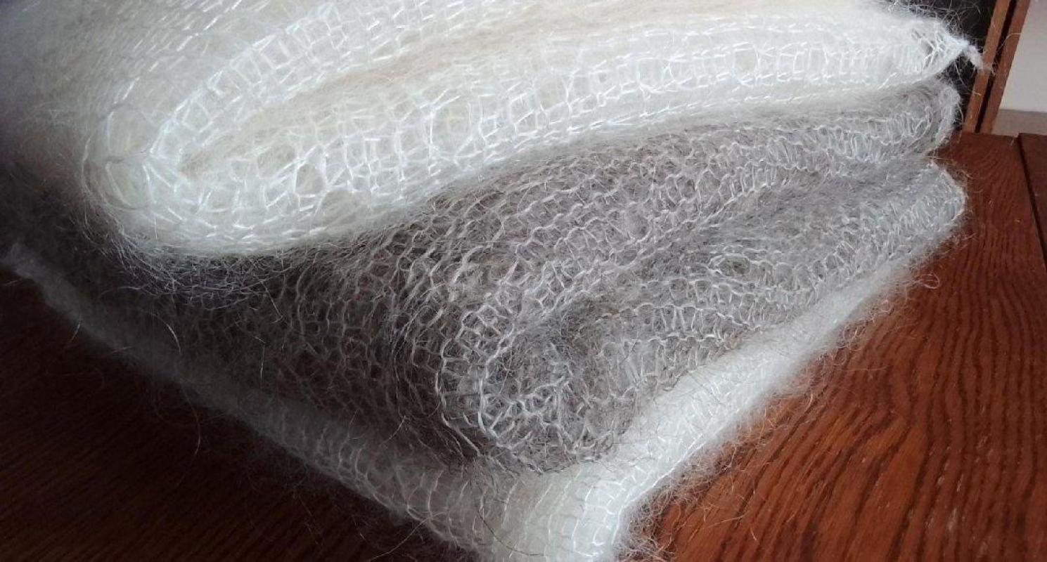 Всегда в наличии пуховые изделия: паутинки, палантины (шарфы), кардиганы, косынки, жилеты, варежки. - Орск