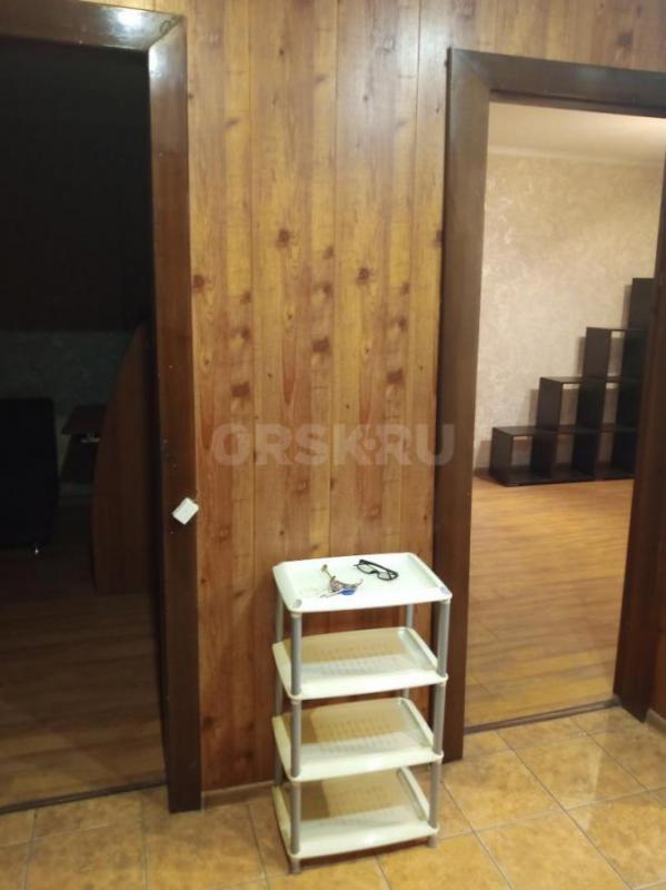 Сдам трехкомнатную квартиру  на остановке луч улица Кутузова 50 частично мебелерованная - Орск