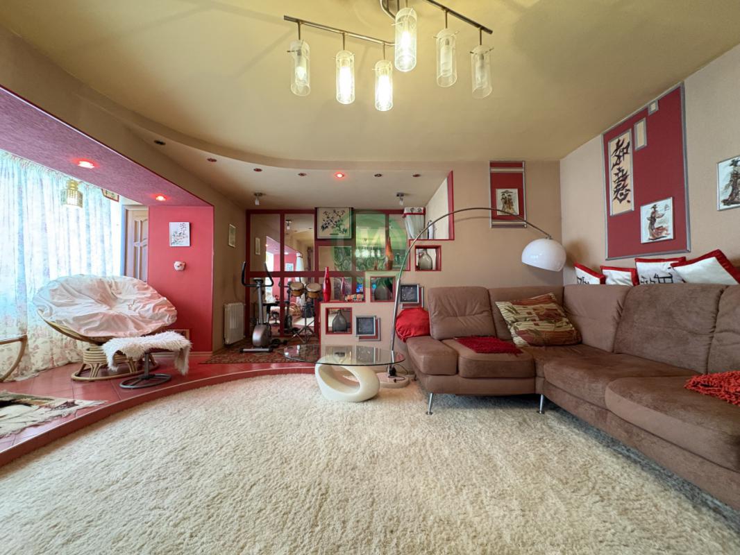 Продам 3-х комнатную квартиру по адресу: ул. - Орск