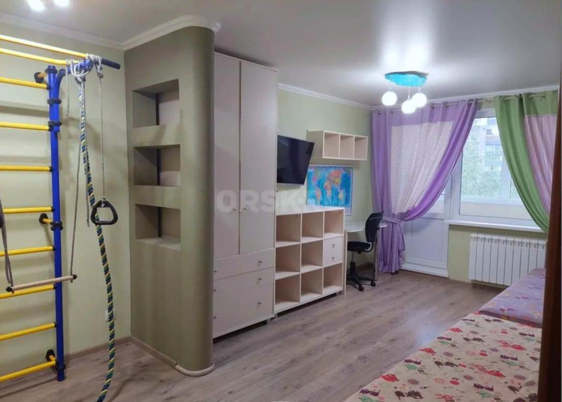 Продаётся уютная 3-комнатная, меблированная квартира в востребованном районе города с капитальным ре - Орск