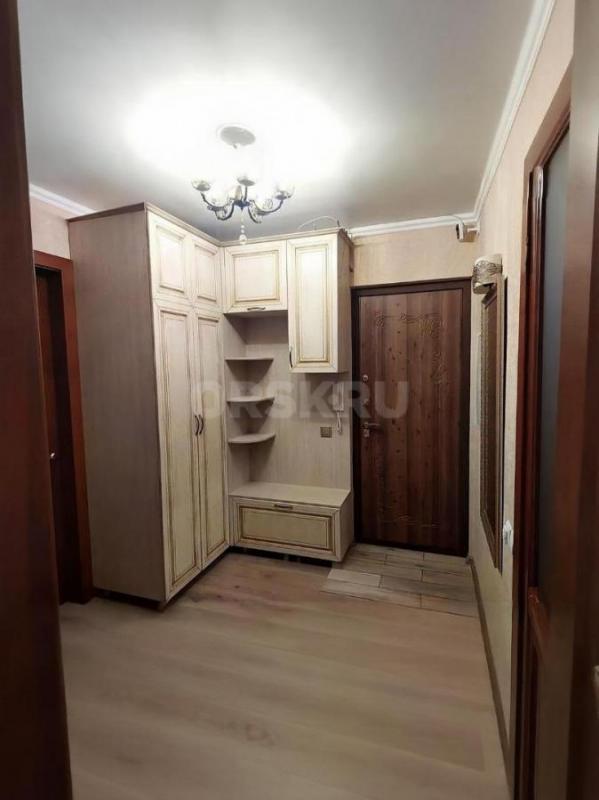 Продаётся уютная 3-комнатная, меблированная квартира в востребованном районе города с капитальным ре - Орск