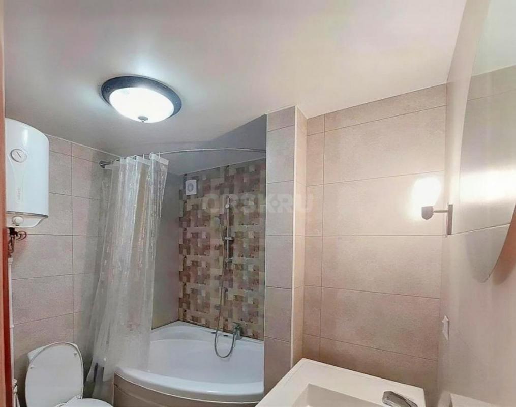 Продаётся уютная 3-комнатная, меблированная квартира в востребованном районе города с капитальным ре - Орск