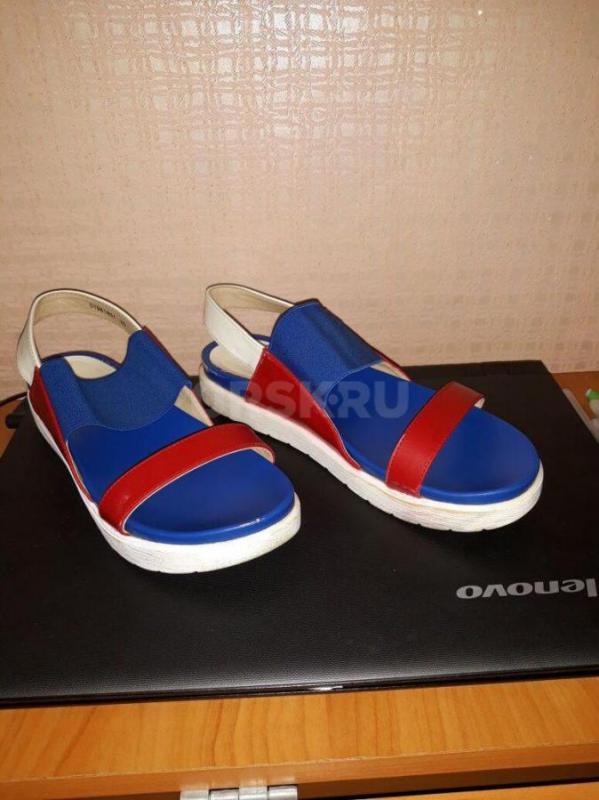 Платья р.135-140, одеты по 1 разу на мероприятия, по 500 руб.+ шорты р.140 в подарок ( вещи в отличн - Орск