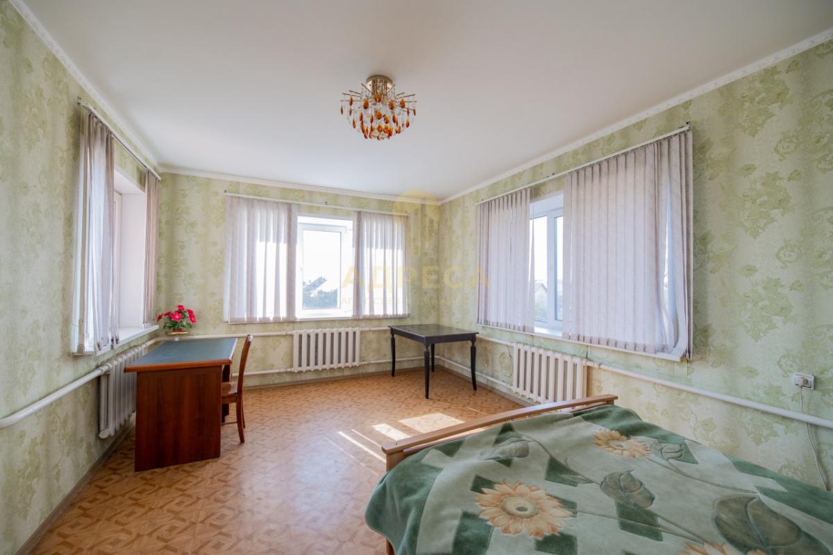 Продаём просторный и надёжный двухэтажный дом для большой семьи. - имени 9 Января