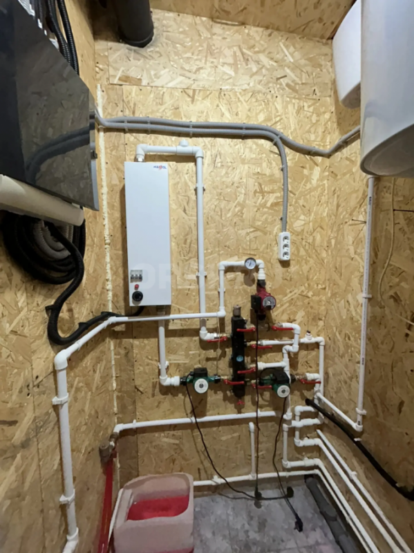 Продам отдельно стоящее здание по ул. - Орск