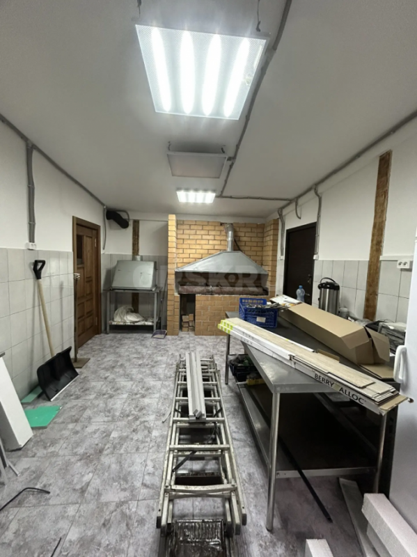 Продам отдельно стоящее здание по ул. - Орск