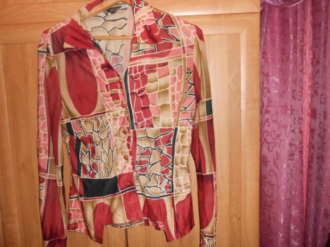 ветровка   платье на 2 года  шорты  блузки42-44 размер юбка  жилетка - Орск