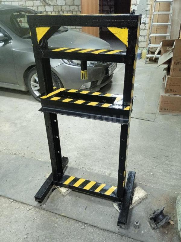 продам листогиб 3 в 1 с отрезным ножом
для изготовления кровельных изделий
конки откосы подоконник - Орск