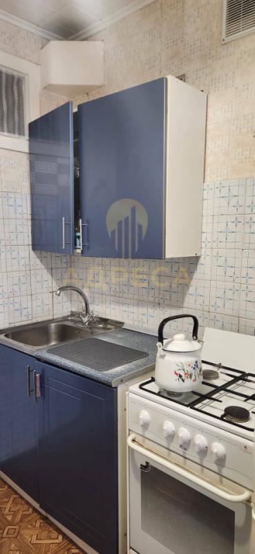 Продается трехкомнатная квартира на 1 этаже, без балкона.📍 Расположение: Удобный первый этаж. - Оренбург