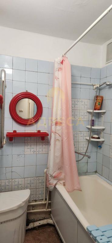 Продается трехкомнатная квартира на 1 этаже, без балкона.📍 Расположение: Удобный первый этаж. - Оренбург