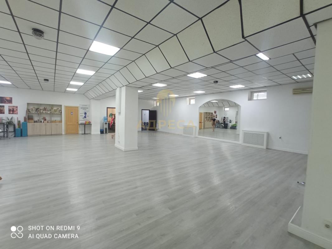 Продается Коммерческое 2-х этажное здание, ( с арендаторами) площадью 695,2 кв. - Оренбург