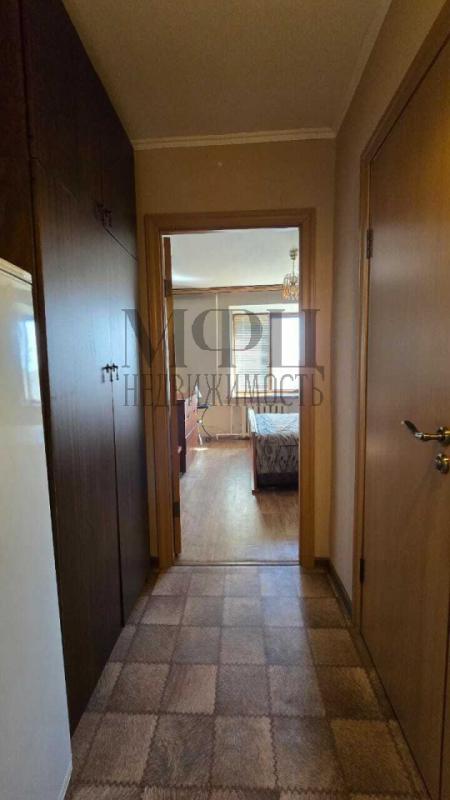 Продаётся замечательная тёплая квартира улучшенной планировки, расположенная по адресу: Просвещения, - Орск