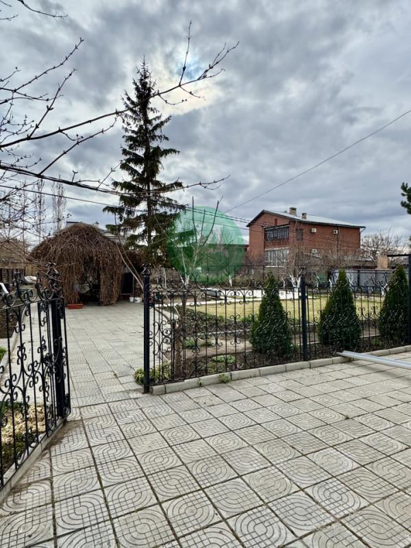 Предлагаем вашему вниманию уютный светлый 2-х этажный дом с подвалом на участке 13 соток, расположен - Орск