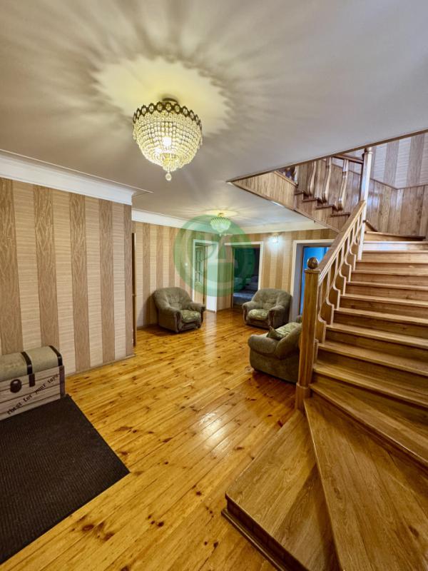 Предлагаем вашему вниманию уютный светлый 2-х этажный дом с подвалом на участке 13 соток, расположен - Орск