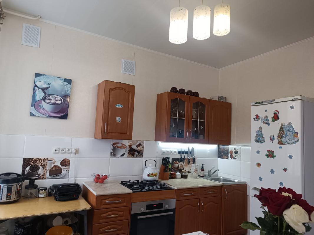 Продается комфортная 3-х комнатная квартира старого типа с нестандартной планировкой. - Новотроицк