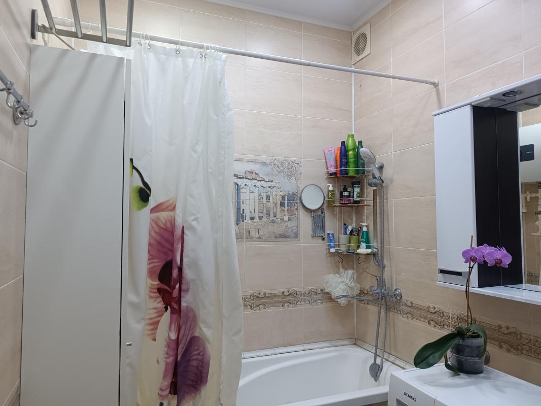 Продается комфортная 3-х комнатная квартира старого типа с нестандартной планировкой. - Новотроицк