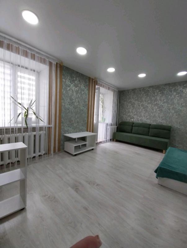 Продается 1-комнатная квартира  с евроремонтом по адресу:  г. - Новотроицк