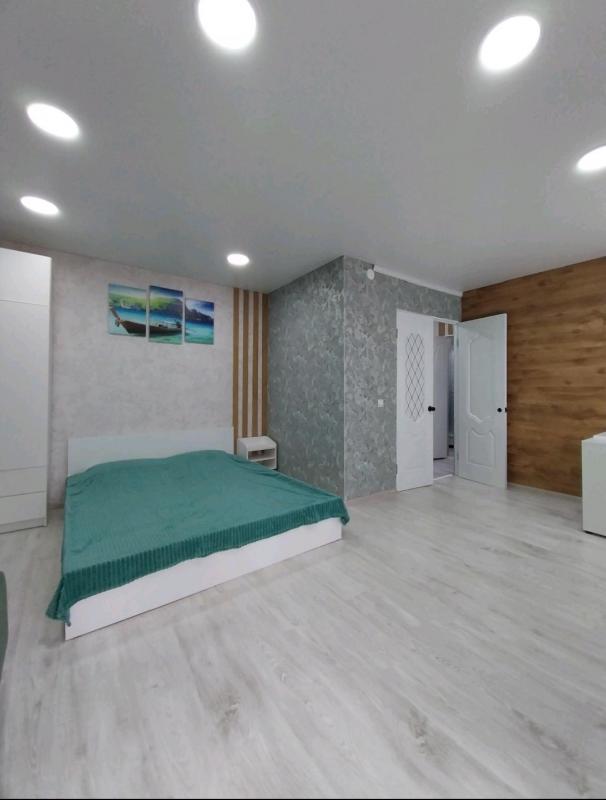 Продается 1-комнатная квартира  с евроремонтом по адресу:  г. - Новотроицк