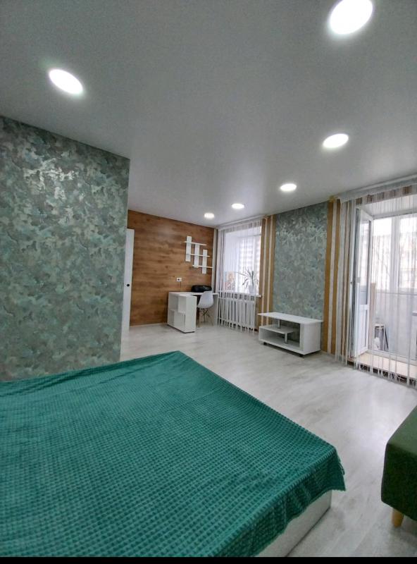 Продается 1-комнатная квартира  с евроремонтом по адресу:  г. - Новотроицк