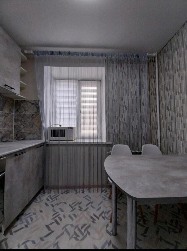 Продается 1-комнатная квартира  с евроремонтом по адресу:  г. - Новотроицк