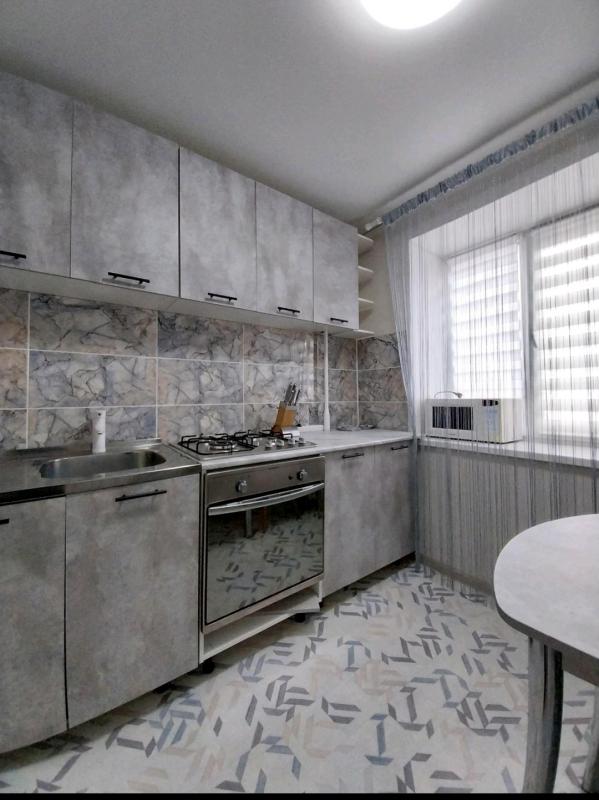 Продается 1-комнатная квартира  с евроремонтом по адресу:  г. - Новотроицк