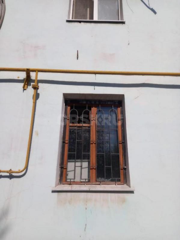 Продам б/у добротные деревянные рамы коричневого цвета со стёклами, всего 8 шт., размер: ш. 64 см, д - Орск