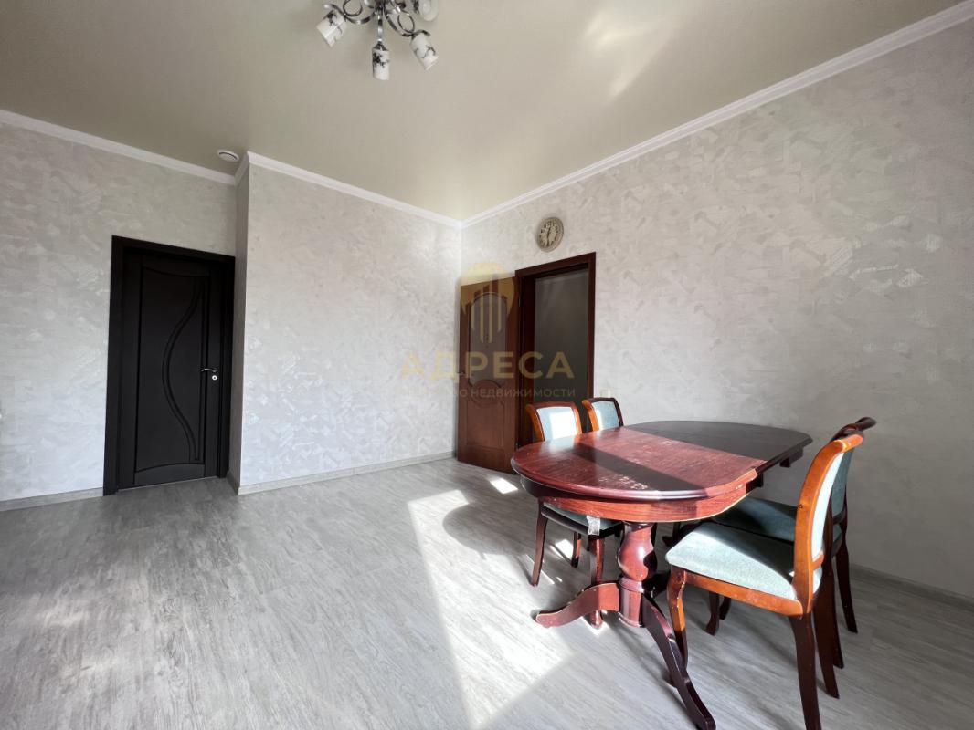 Продаётся просторный и надёжный дом для большой семьи в поселке Ленина ( Заречье) со всей необходимо - Ленина