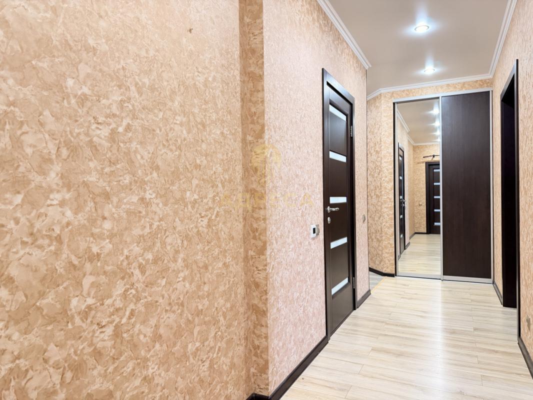 Продается квартира, полностью с ремонтом, расположенная на 14-м этаже 17 этажного дома. - Оренбург