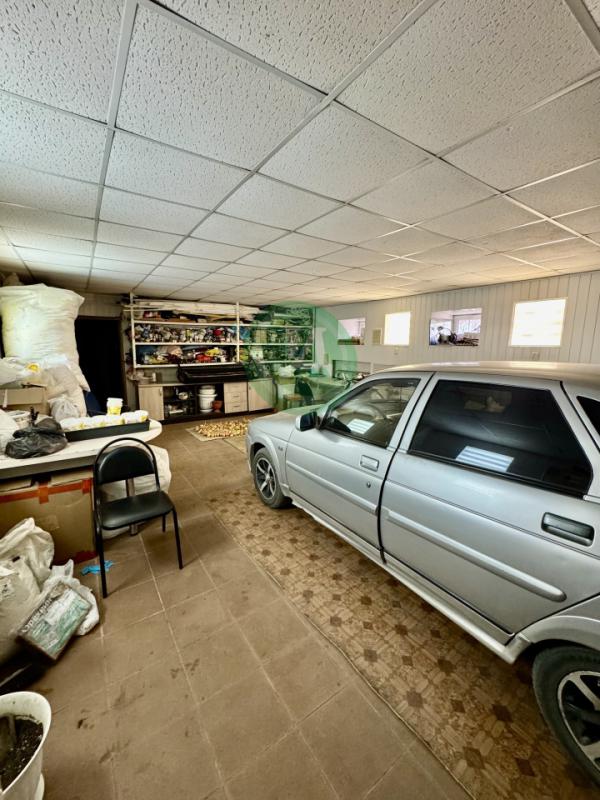 Предлагаем вашему вниманию уютный светлый 2-х этажный дом с подвалом на участке 13 соток, расположен - Орск