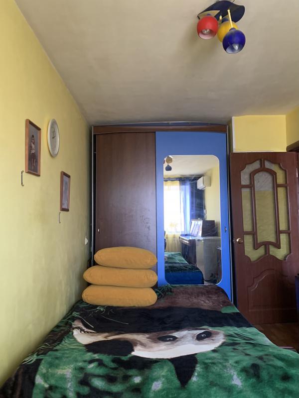 Продается 2-ух комнатная квартира в центре города, мебелирована, все что есть, остается. - Гай