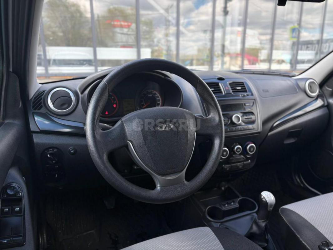 3 Собственника
 Двигатель 1.6 МТ (87 л. с.) 
 Оригинальный пробег 
 Заводской окрас 
 Кондиционе - Орск