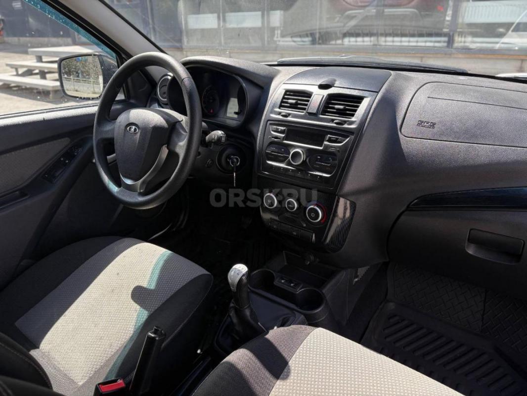 3 Собственника
 Двигатель 1.6 МТ (87 л. с.) 
 Оригинальный пробег 
 Заводской окрас 
 Кондиционе - Орск