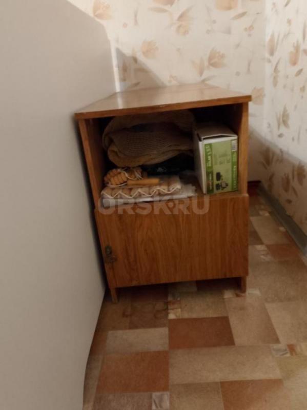 Продам стенку,тумбочки от спального гарнитура,два кресла - Орск