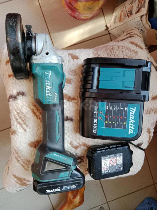 Аккумуляторная болгарка Makita 18v оригинал безщеточная в отличном состоянии в ремонте не была - Орск