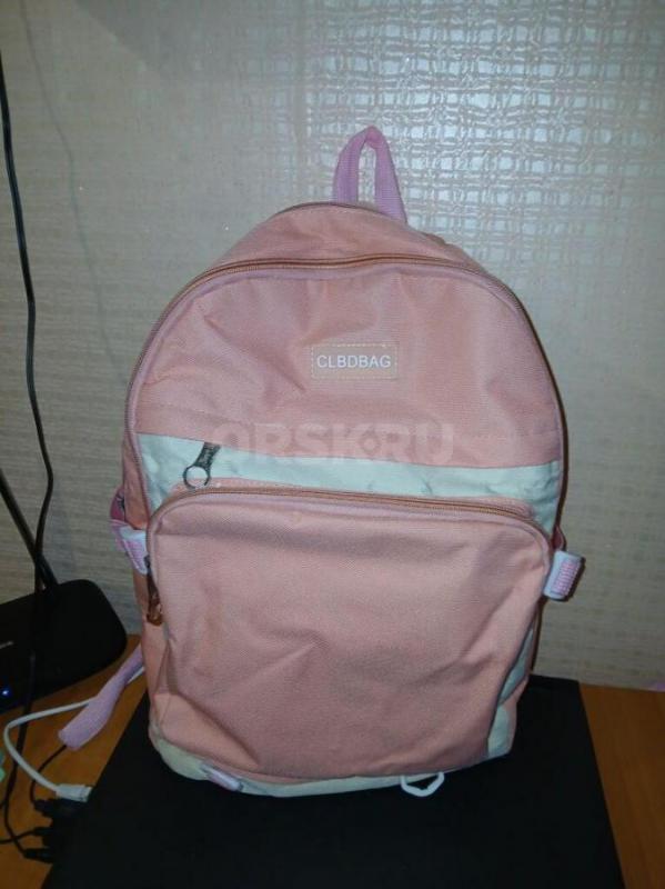 Школьные рубашки в отличном состоянии ( 1-ая- р.46, 2-ая -р.44, 3-я -р.42), 50 руб.-одна,  собачка х - Орск