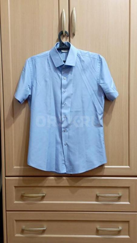 Школьные рубашки в отличном состоянии ( 1-ая- р.46, 2-ая -р.44, 3-я -р.42), 50 руб.-одна,  собачка х - Орск